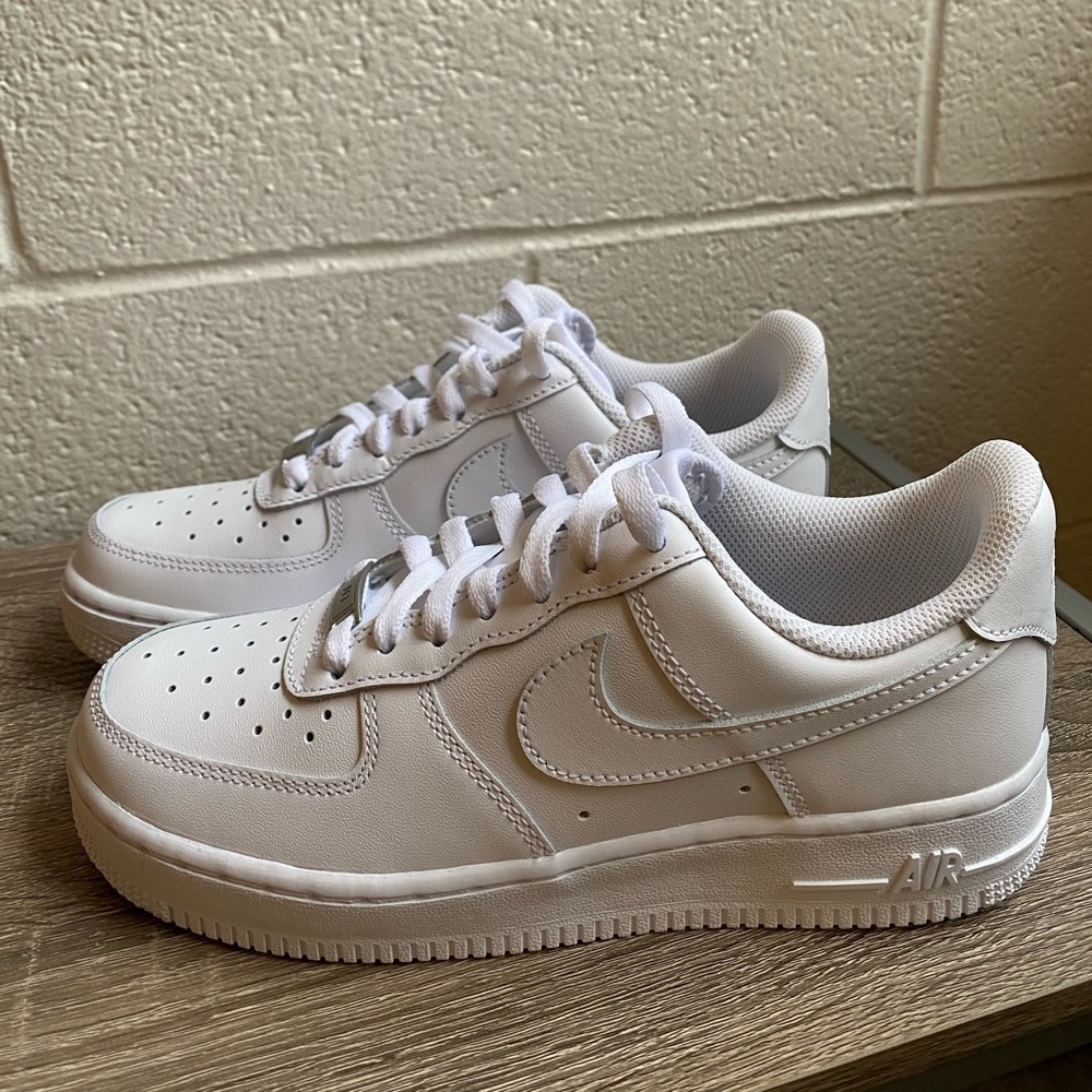 NEW White Air Force 1 size W7